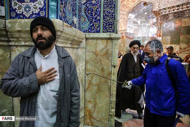 ضدعفونی کردن حرم حضرت فاطمه معصومه(س)
