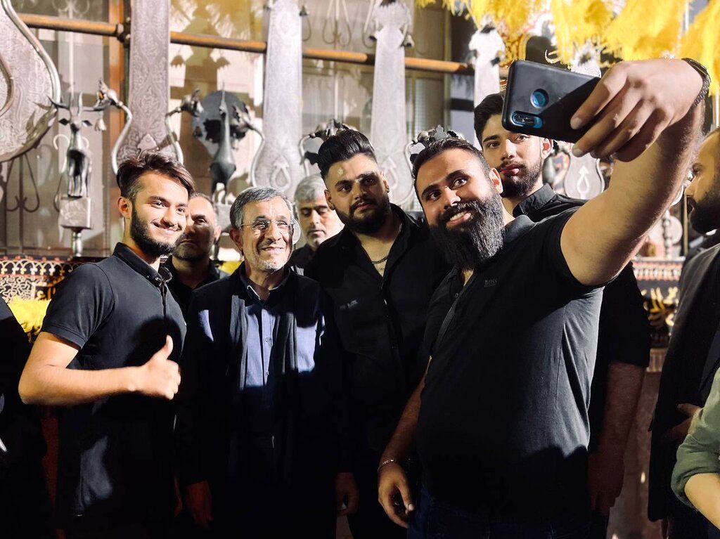 تصاویری متفاوت از محمود احمدی نژاد در عزاداری حسینی