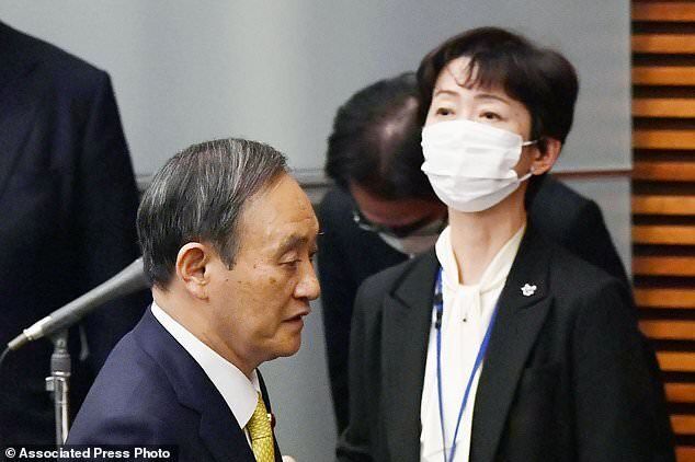 استعفای سخنگوی نخست وزیر ژاپن بدلیل یک شام گرانقیمت/ سوگا: پشیمان هستم
