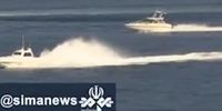لحظه نزدیک شدن قایق‌های تندرو ایران به ناو هواپیمابر آمریکایی +فیلم