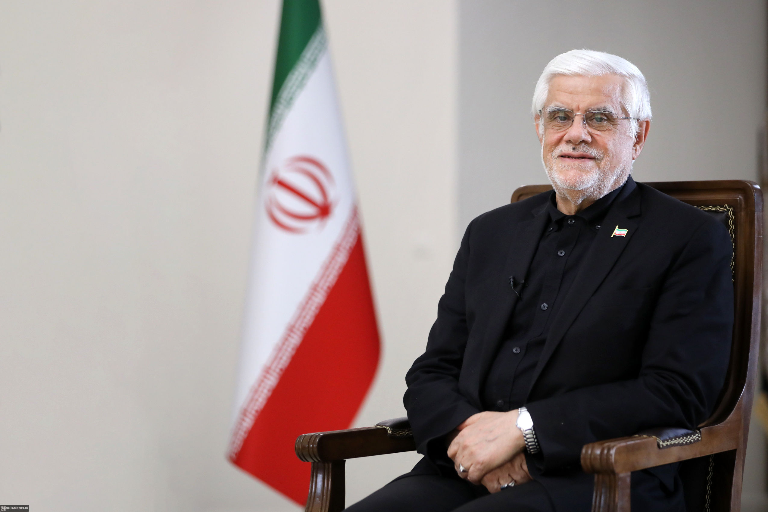 عارف: خبرها درباره استعفای من قابل انتظار بود | به آقای خاتمی گفتم این پروژه‌ها را اجرا کنم و هزینه اجرای آنها عزل من باشد | مقابله با انحصار به معنی بازی با آتش است