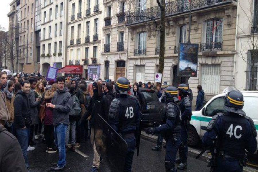 دردسر جدید مکرون؛ انتشار ویدئویی از بازداشت دانش‌آموزان فرانسوی