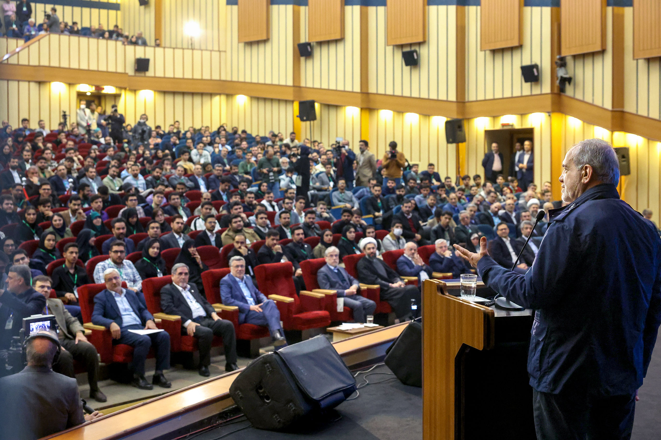 پزشکیان: حجاب مسئله ساده‌ای نیست که با دستور و تحکم حل شود + فیلم