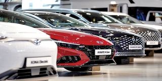 اثر افزایش قیمت دلار در بازار خودرو | پورحسنی: خریداران بسیار محتاط شده‌اند | نوسانات ارزی فروکش کند قیمت خودرو پایین می‌آید