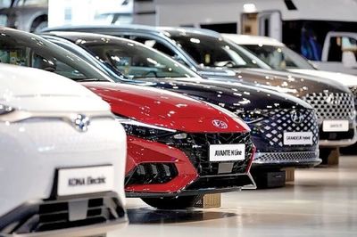 اثر افزایش قیمت دلار در بازار خودرو | پورحسنی: خریداران بسیار محتاط شده‌اند | نوسانات ارزی فروکش کند قیمت خودرو پایین می‌آید