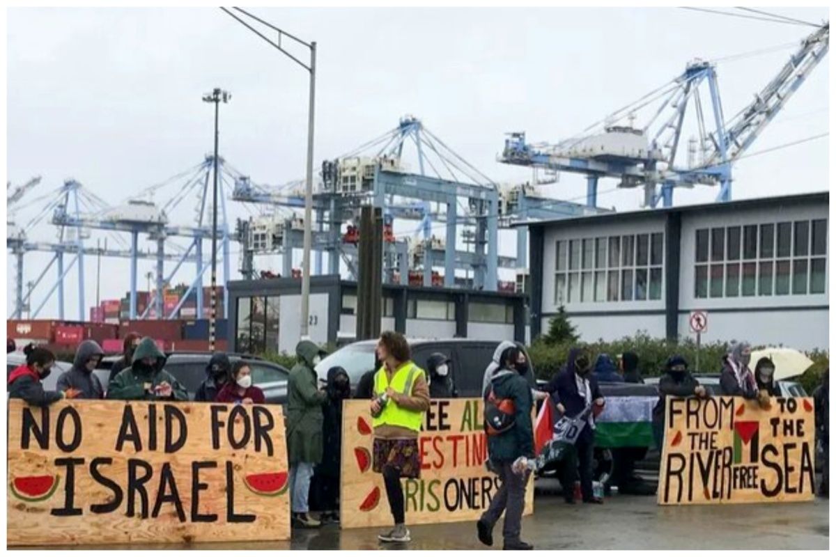 کشتی آمریکایی حاوی کمک به اسرائیل توسط حامیان فلسطین متوقف شد+عکس