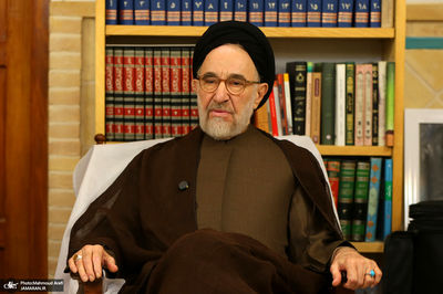 سید محمد خاتمی بر پیکر خواهرش نماز خواند + عکس