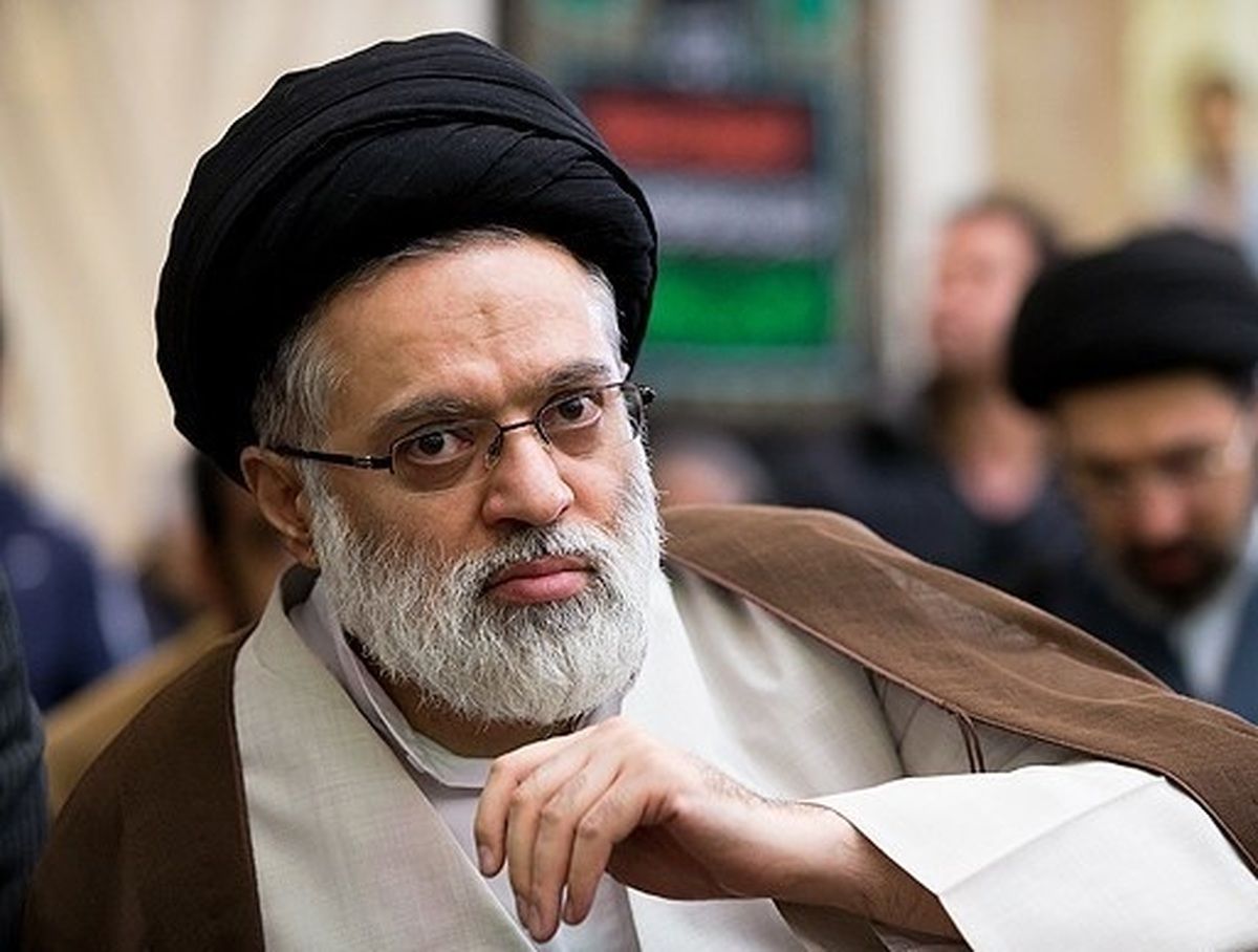 حضور مصطفی خامنه‌ای در مراسم خاکسپاری شهید ابراهیم رئیسی + عکس