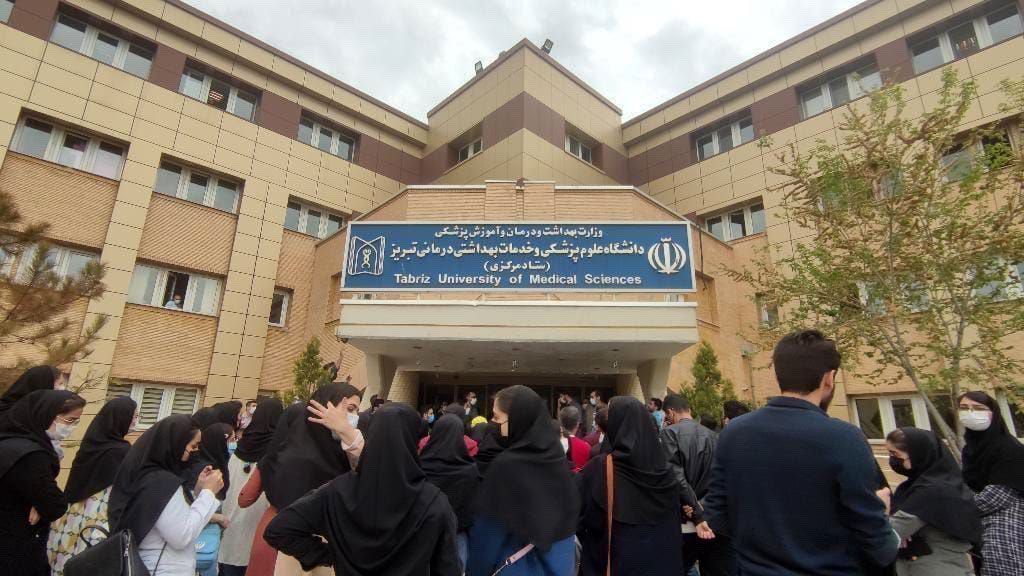  استقرار بازرسی حجاب جلوی در خوابگاه دخترانه دانشگاه پزشکی تبریز؟