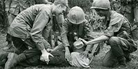 تصویری دلخراش از شکنجه سرباز ویتنامی توسط  آمریکاییها + عکس