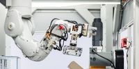 رونمایی اپل از روباتی که گوشی های قدیمی آیفون را بازیافت می‌کند
