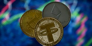 بیت‌کوین در آستانه جهش تاریخی؛ تتر بالاتر از دلار ایستاد | دو سیگنال سرنوشت‌ساز به بازار رمزارزها
