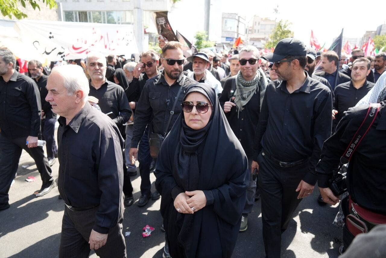 حضور وزرای تعاون، راه و نفت در مسیر تشییع پیکر امام شهید | عکس