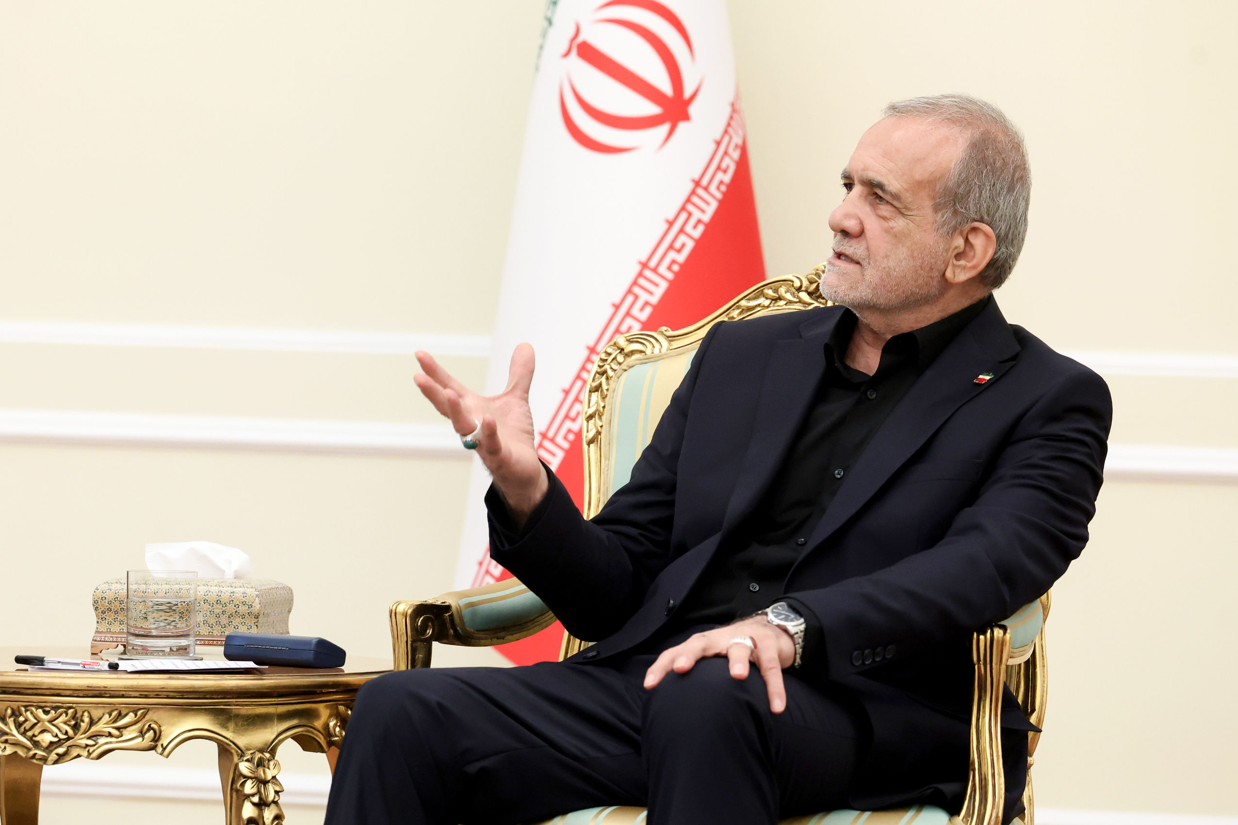 پزشکیان: با امر و نهی نمی‌شود جامعه را اداره کرد