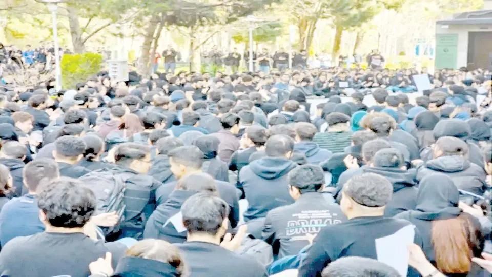 تنش در دانشگاه‌ شریف و امیرکبیر بعد از 56 روز تعطیلی و سکوت | جرقه درگیری‌ها چطور زده شد؟ | ماجرای فیلمبرداری از دانشجویان معترض چه بود؟