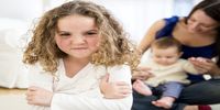 والدین بخوانند/ چگونه فرزند بزرگتر را برای ملاقات با خواهر یا برادر جدیدش آماده کنیم؟


