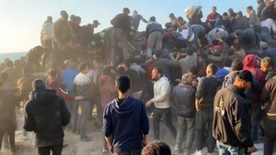 جنایت هولناک اسرائیل در غزه/ حمله به فلسطینی های منتظر دریافت کمک