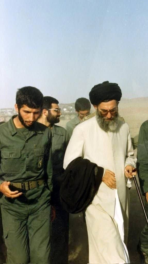 تصویری دیده نشده از سردار موسوی و رهبر شهید انقلاب