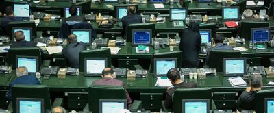 تجمع اعتراضی جمعی از معلمان بازنشسته مقابل مجلس
