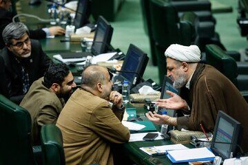 ناصر ایمانی: اگر مخالفان توافق به ساختار نظام و جایگاه رهبری اعتقاد دارند باید توضیح دهند توافق بدون تایید مقامات عالی رتبه ممکن است؟/ برچسب‌های «سازشکار» و «جنگ‌طلب» را باید کنار گذاشت