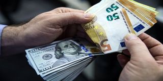 حمایت حقوقی‌ها؛ ناجی سرمایه‌گذاران خُرد/ کدام ارز پرچم‌دار افزایش قیمت شد؟