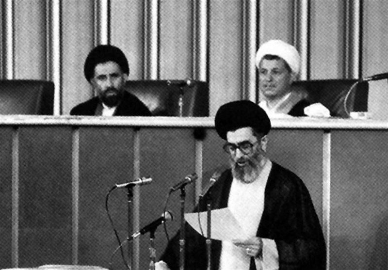 روایت موسوی خوئینی‌ها از جلسه انتخاب رهبری؛ مناسب‌تر از آیت‌الله خامنه‌ای در سال ۶۸ نداشتیم