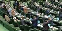 انتقاد صریح روزنامه اصولگرا از غیبت 50 نماینده در جلسه مجازی مجلس/ عدم رای دهی نزدیک به 40 نماینده  به لایحه مقابله با جنایات بین‌المللی چه معنایی می دهد؟/ چه پاسخ منطقی پشت این غیبت ها هست؟