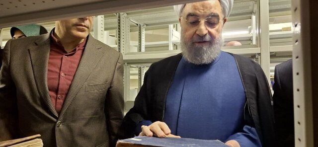 حسن روحانی 25 هزار نسخه کتاب را اهدا کرد