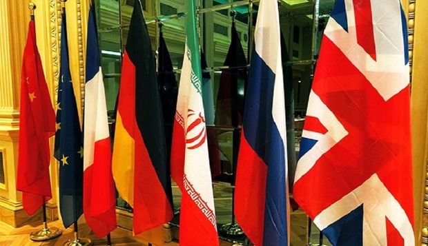 کیهان به نقل از یک منبع عربی: آمریکا در حال گدایی مذاکره از ایران است