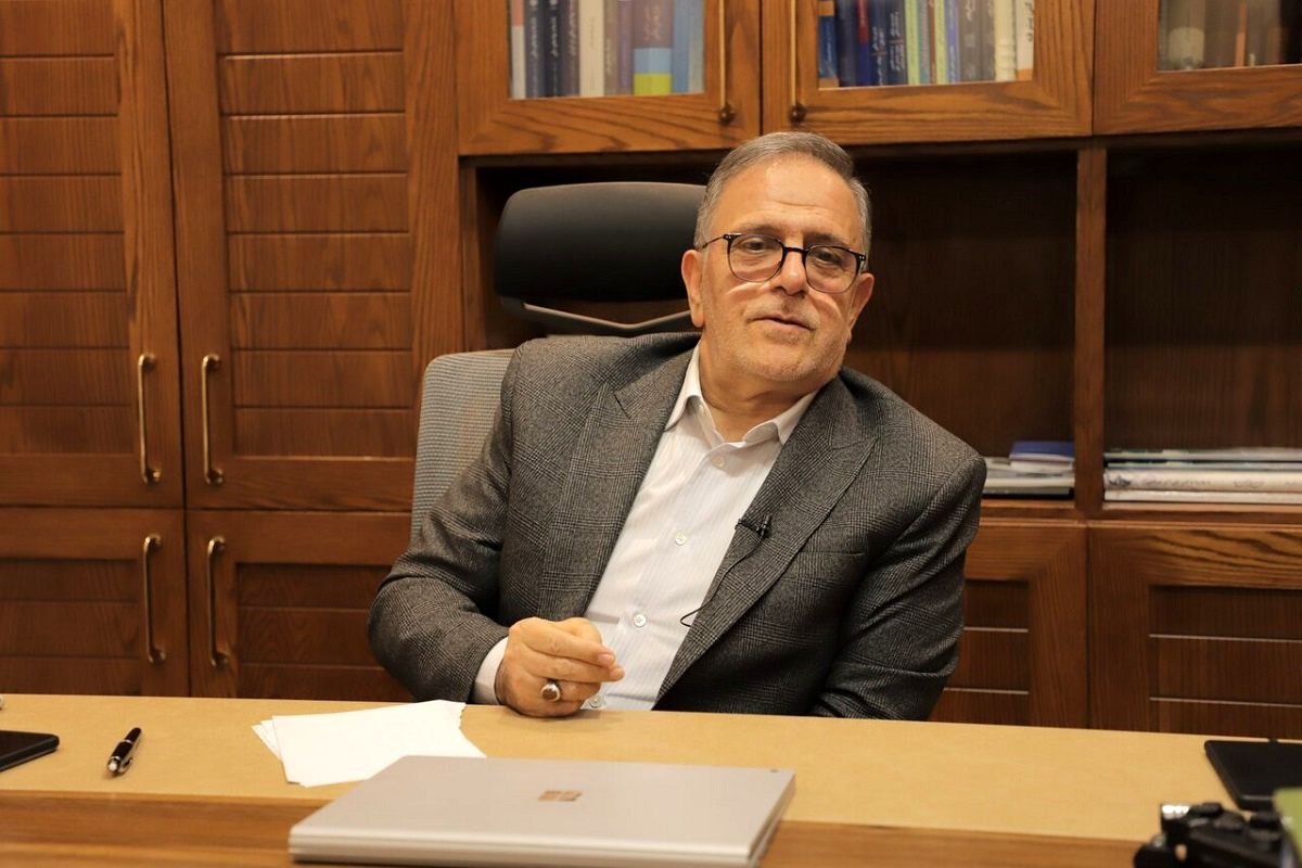 سیف: سیاست‌های اقتصادی نتیجه فوری ندارند، اما دولت‌ها معمولاً چهار‌ساله فکر می‌کنند/ تثبیت دستوری نرخ ارز همیشه شکست خورده است