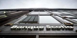 بورس کانادا در آستانه پیشی گرفتن از وال‌استریت | جهش سهام بانکی، موتور رشد بازار شد | بازار آمریکا تحت تأثیر تب سرمایه‌گذاری در هوش مصنوعی