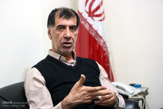 احمدی نژاد دنبال رهبری ایران و جهان و حومه جهان است!/در چه صورت انتخاباتی با مشارکت 90 درصد در سال 1400 خواهیم داشت!