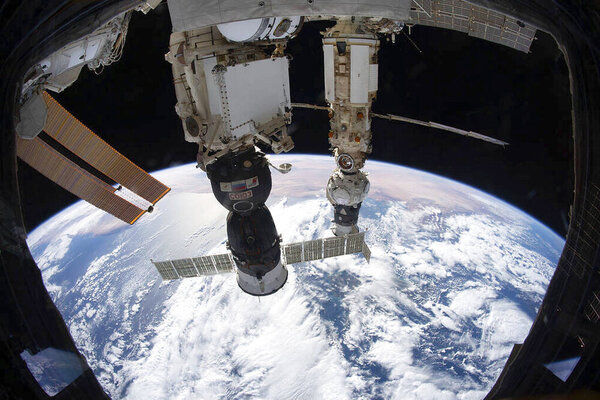  اگر تحریم کنید، ایستگاه فضایی بین‌المللی روی سر آمریکا یا اروپا می‌افتد