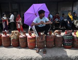 هزینه‌های جنگ آمریکا علیه ایران برای کشورهای فقیر و ثروتمند | در آسیا وضعیت اضطراری اعلام شد | مردم آمریکا چه می‌گویند؟