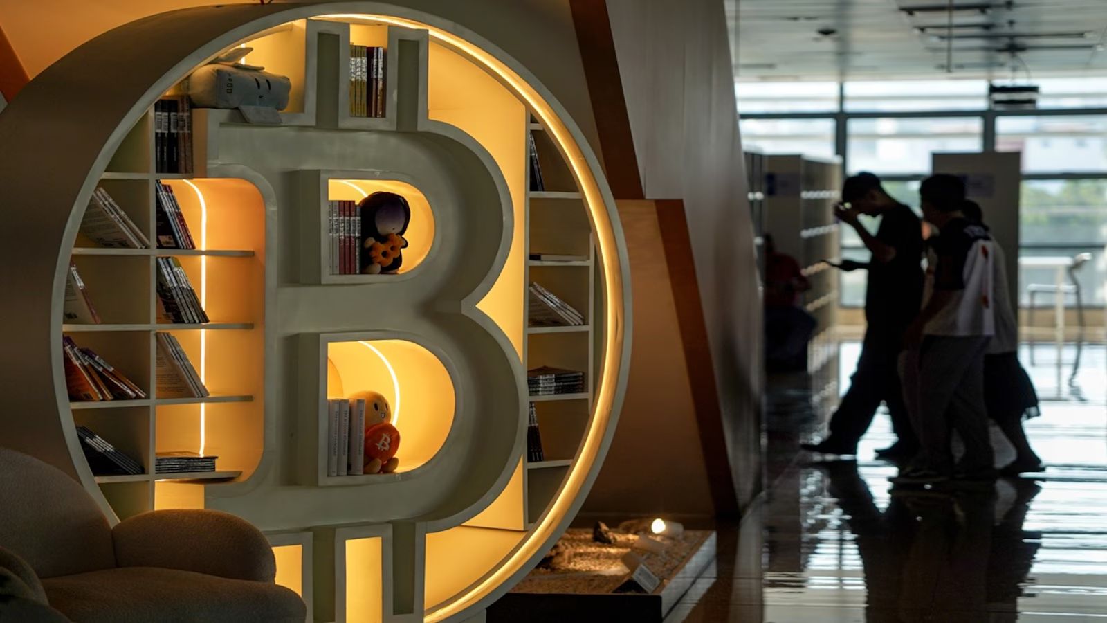 بیت‌کوین در مسیر صعودی | اتریوم به 3,000 دلار رسید | افزایش امیدها به تصمیمات اقتصادی فدرال رزرو