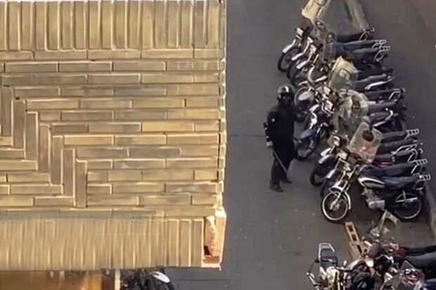 واکنش پلیس به تخریب موتور سیکلت های مردم/  کار پلیس نبود!