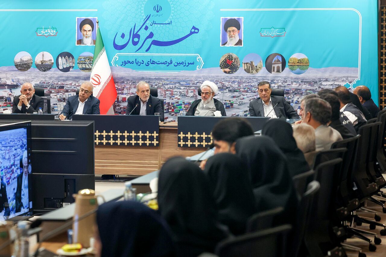 پزشکیان: از ابتدا بد عمل می‌کنیم/ ما خودمان را تحریم کرده‌ایم/ اسرائیل از دانشمندان ما می ترسد